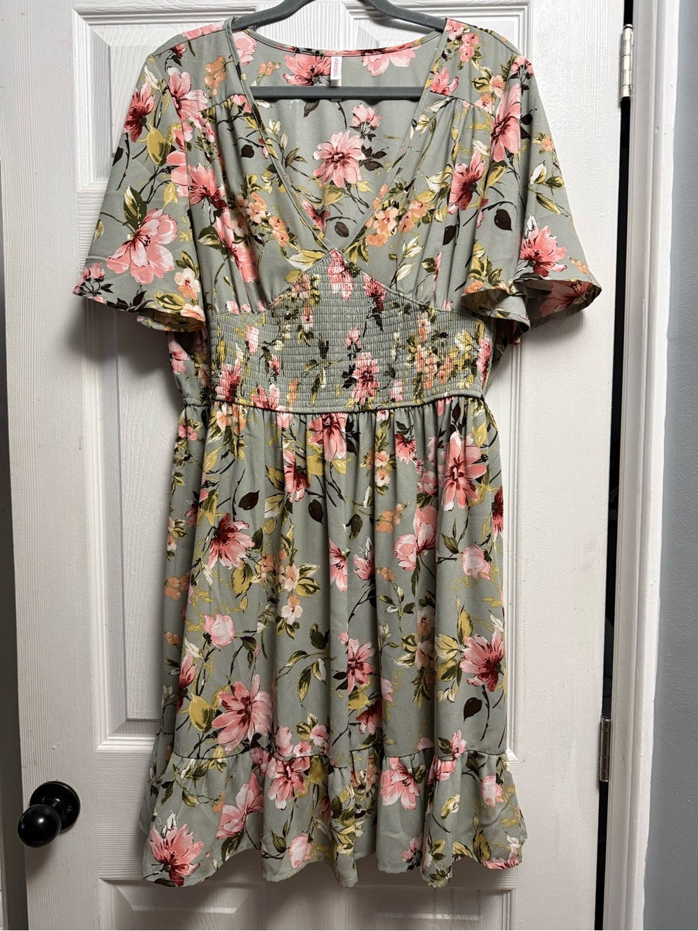Xhilaration Sage Floral V-Neck Smocked Dress With Ruffled Hem Size XXL - Picture 2 of 12